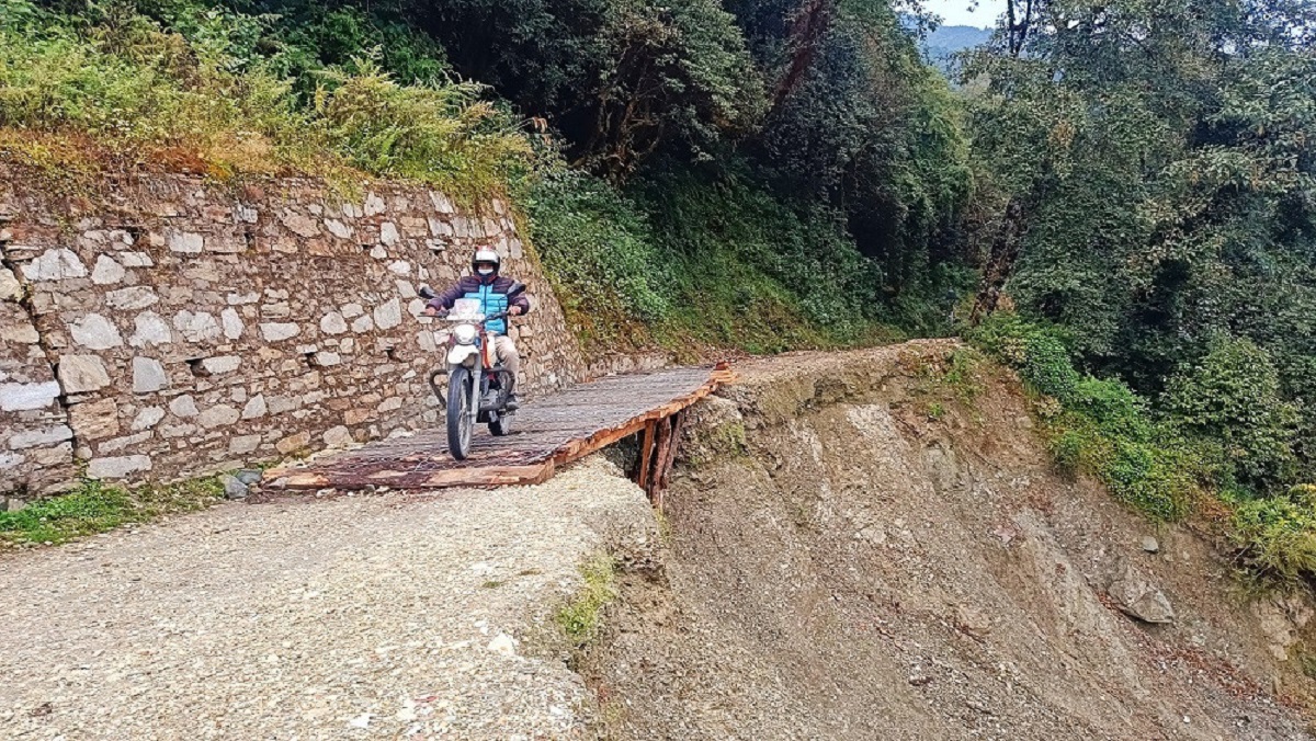 पर्यटकीय गाउँ चित्रे पुग्ने सडक स्तरोन्नतिको काम सुरु
