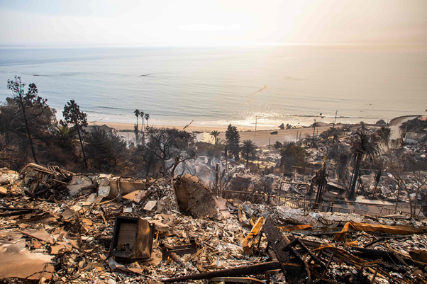 Los Angeles fire deaths at 10 as National Guard called in