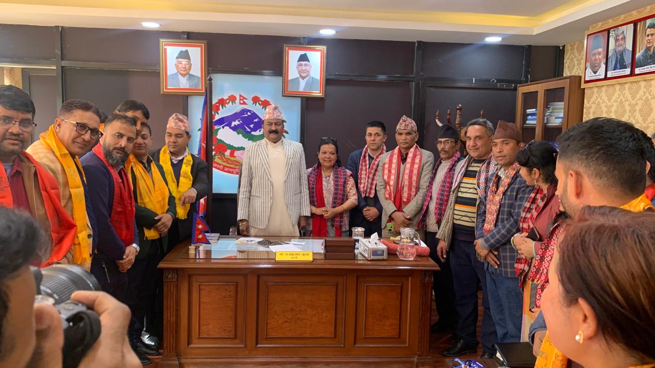 सामान्य प्रशासनमन्त्री गुप्तासँग निजामती कर्मचारी संगठनको भेट