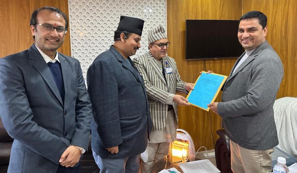 चिकित्सकका सेवा सुविधा सम्बन्धमा आन्दोलनरत चिकित्सक र स्वास्थ्य मन्त्रालयबीच मन्त्री पौडेलको उपस्थितीमा सहमति