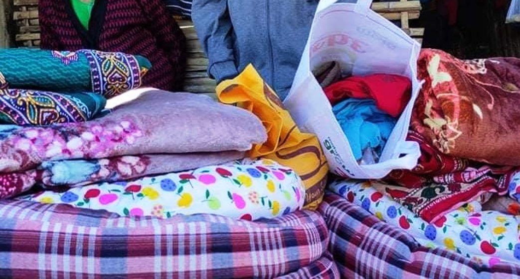 बालबालिकालाई न्याना कपडा वितरण