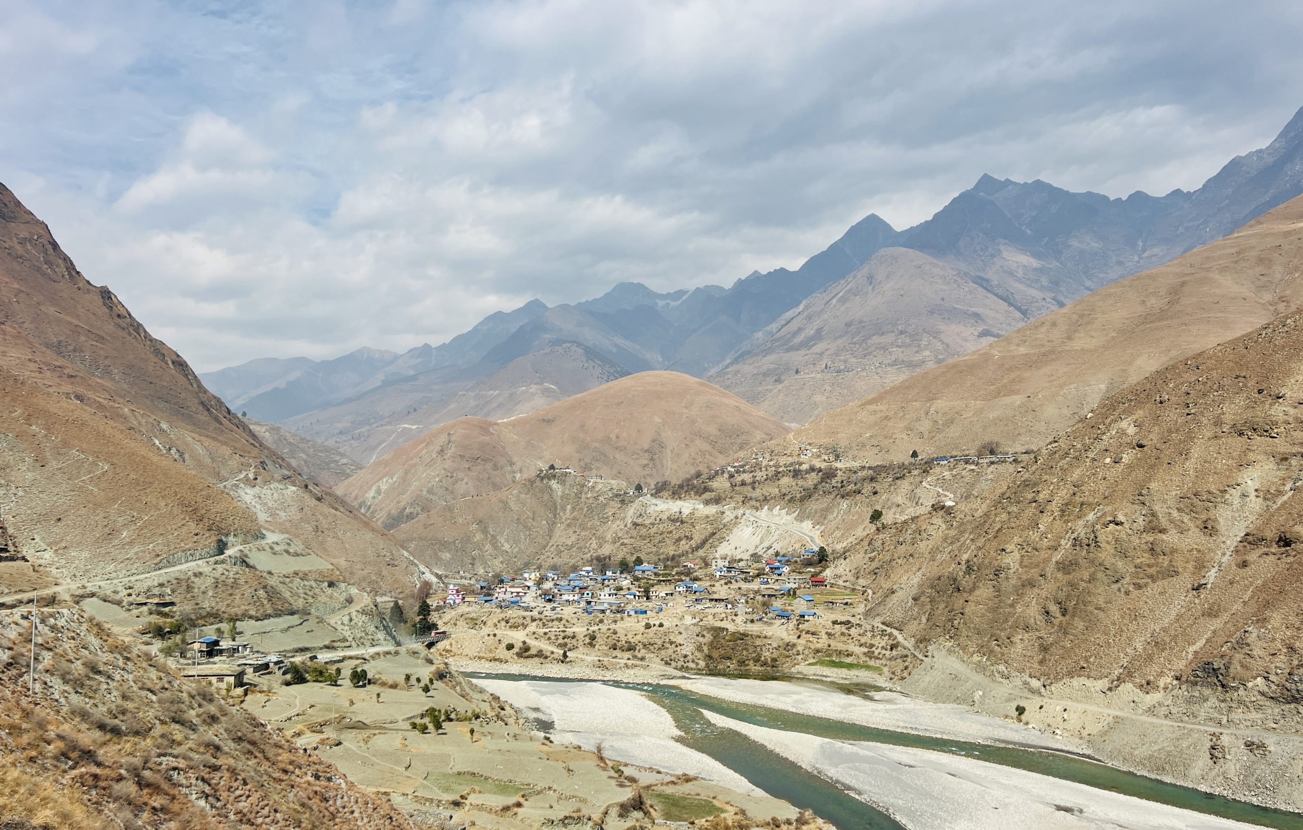 सडक सञ्जाल विस्तारसँगै भान्सा सस्तो, बाबाले सेवा गरेको ठाउँमा ३१ वर्ष पछि छोरा डोल्पालीको सपना पुरा गर्दै