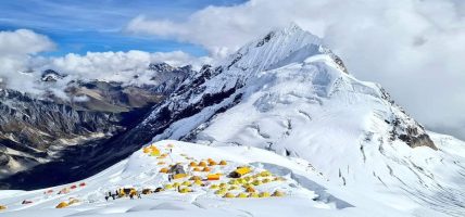 मनास्लु हिमाल आरोहणको ७० वर्ष : तीन हजार ६४३ जनाद्वारा आरोहण