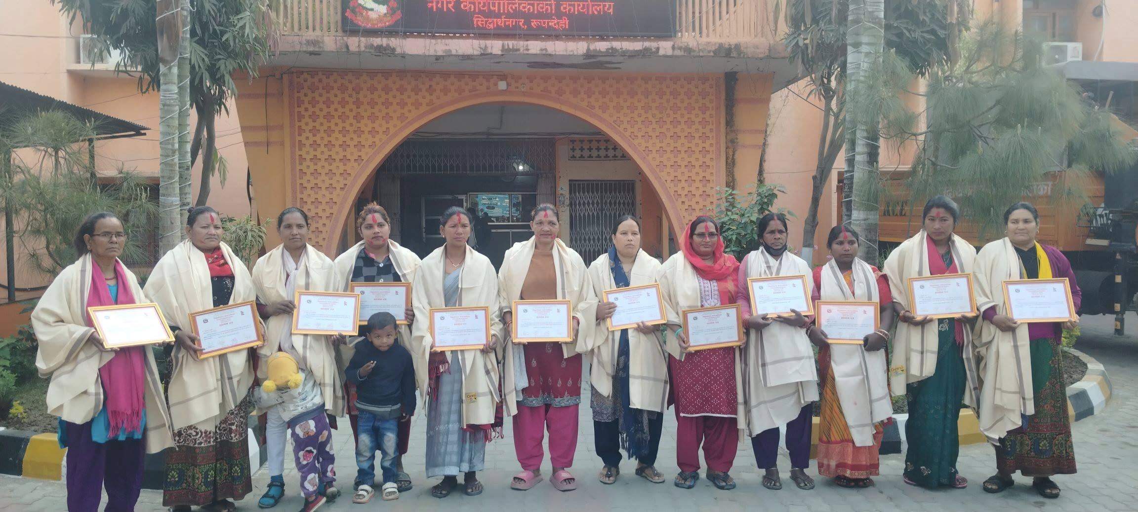 सिद्धार्थनगरमा ई –रिक्सा चालकसहित १३ सरसफाईकर्मी महिलालाई सम्मान