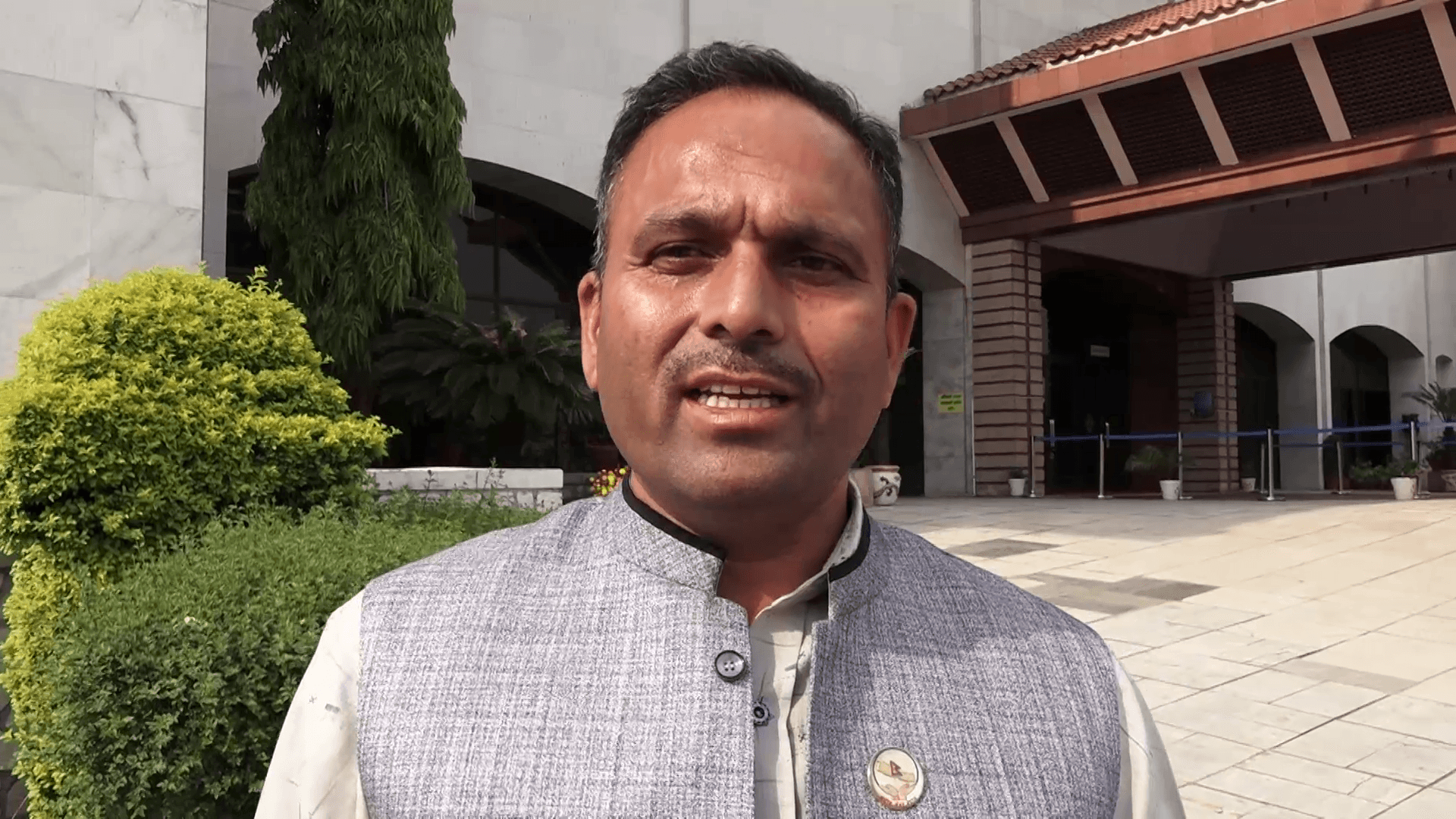 सरकार जनताप्रति जिम्मेवार बन्न सक्नुपर्छः  सांसद दाहाल