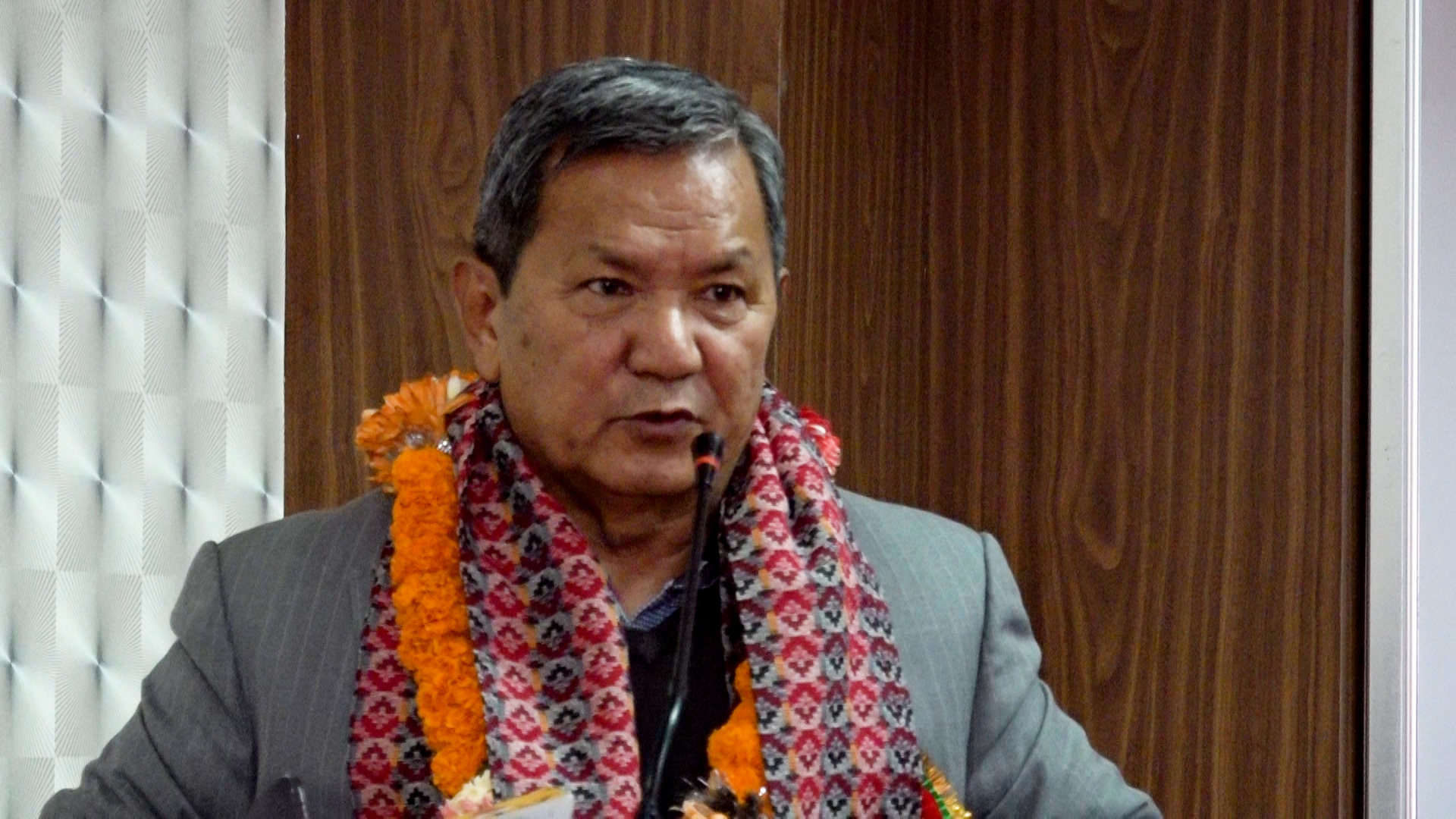 सङ्घीय लोकतान्त्रिक गणतन्त्रमा राजामहाराजा खोज्ने होइनः सञ्चारमन्त्री