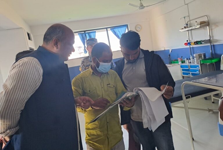मुख्यमन्त्रीको निर्देशनमा चन्द्रनिगाहपुरका हाइवे ट्रमा र सिभिल अस्पतालको सटर बन्द