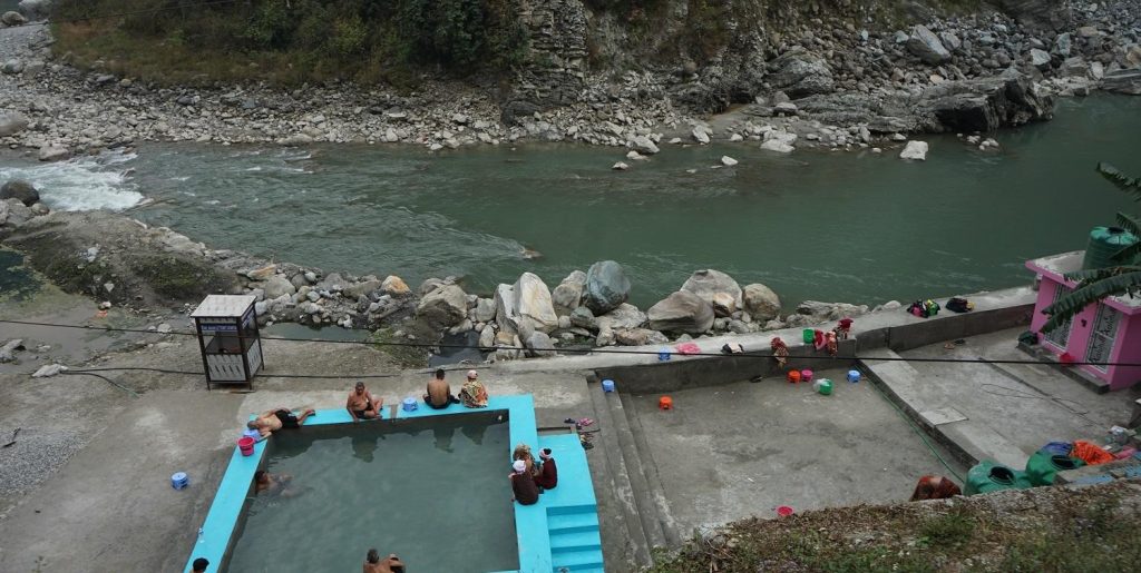 तातोपानीमा स्नानका लागि नयाँ पोखरी