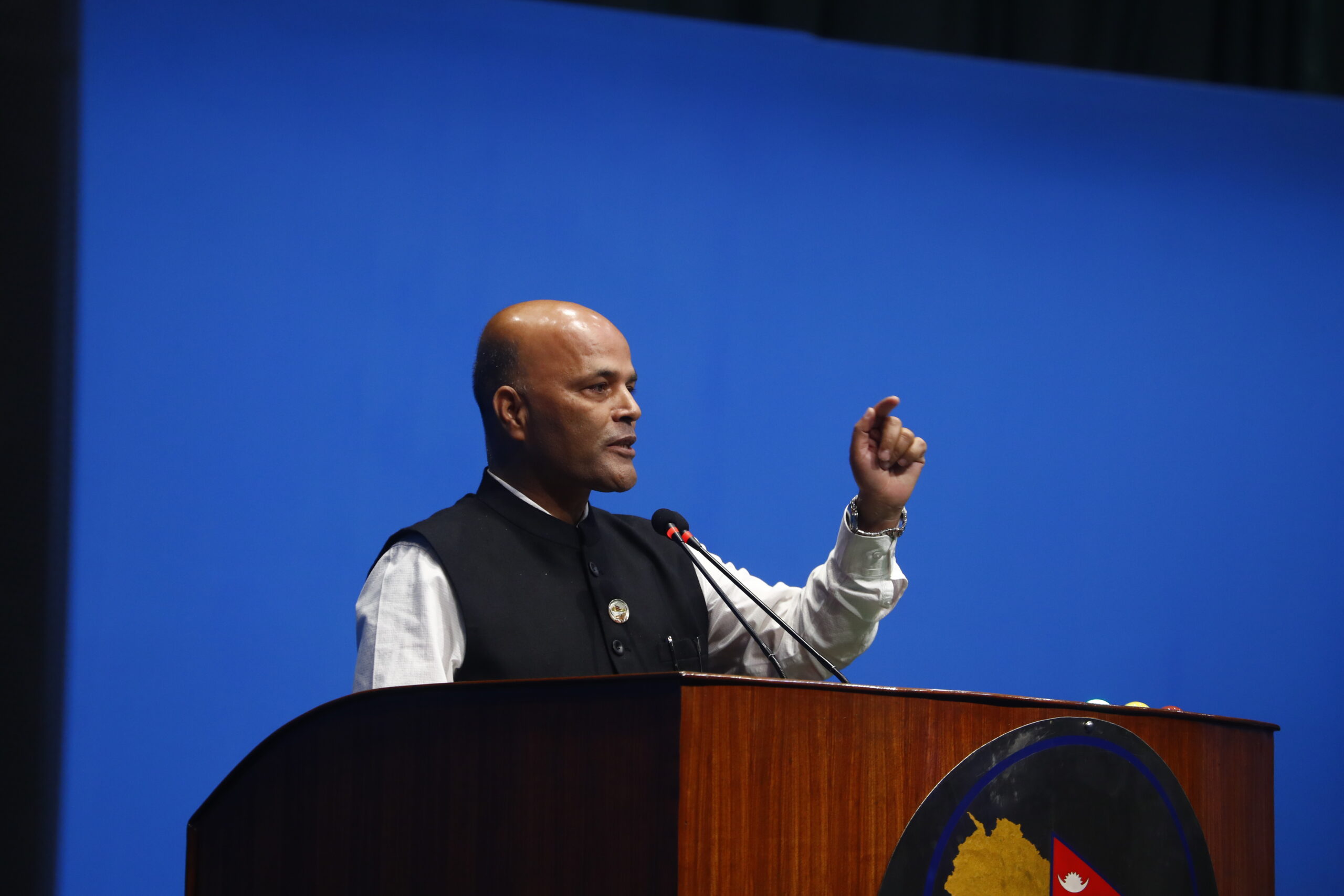 सचिव नियुक्तिमा विवाद: अमरेशले मागे स्वास्थ्यमन्त्रीको राजीनामा