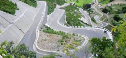 बिपी राजमार्गमा अवरुद्ध, सवारीसाधन ‘होल्ड’ गर्दै