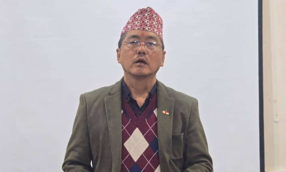 पूर्वराजा ज्ञानेन्द्रलाई विमानस्थलमा स्वागत गर्न राजेन्द्र लिङदेन जादै