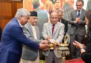 ओली, देउवा र प्रचण्ड एउटै मञ्चमा