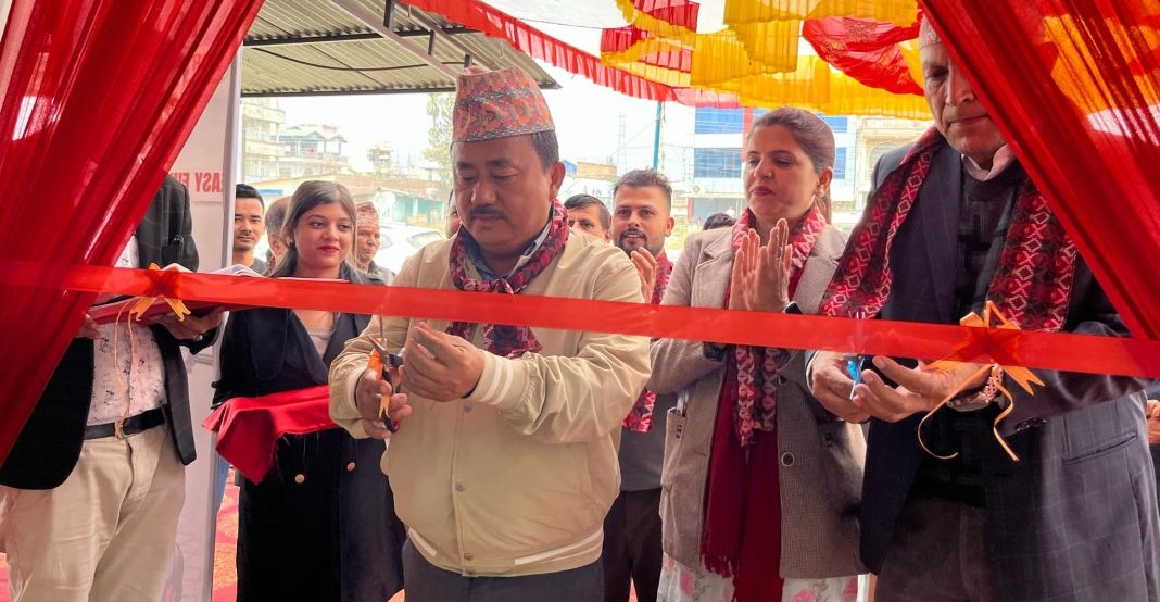 गैँडाकोटमा भेस्पाको पहिलो शोरूम उद्घाटन