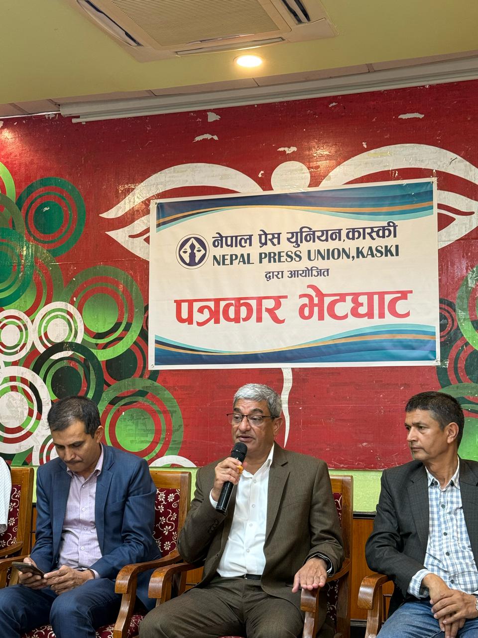 काँग्रेस र एमालेबीचको सम्बन्धमा कुनै समस्या छैन: गृहमन्त्री लेखक