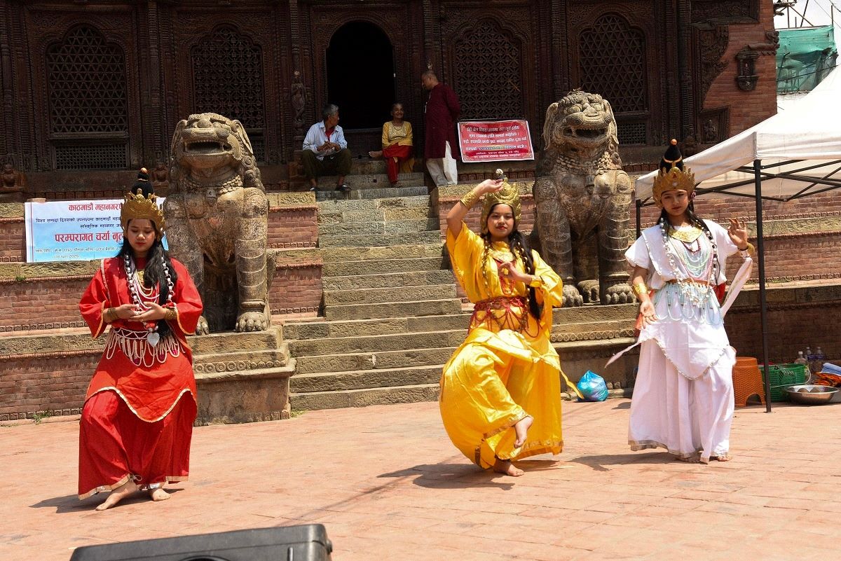 बसन्तपुर शिवपार्वती डवलीमा परम्परागत चर्या नृत्य देखाइयो
