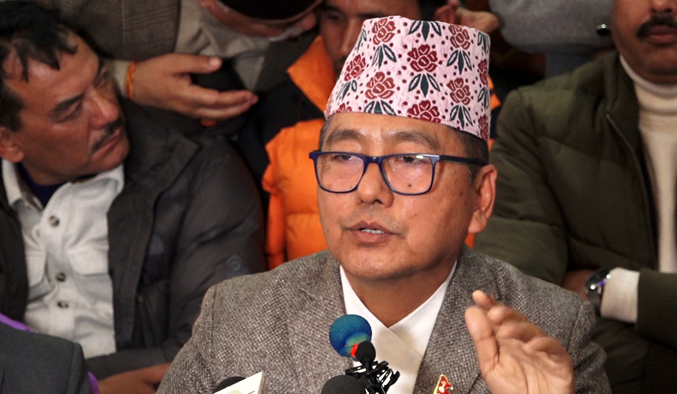 निषेधित क्षेत्र तोड्नेबारे नेताहरूलाई ब्रिफिङ गर्दै राप्रपा अध्यक्ष लिङ्देन