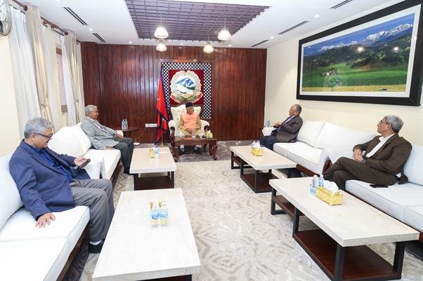 संविधानको रक्षाका लागि उपयुक्त वातावरण बनाउने विषयमा तीन शीर्ष नेताबीच छलफल