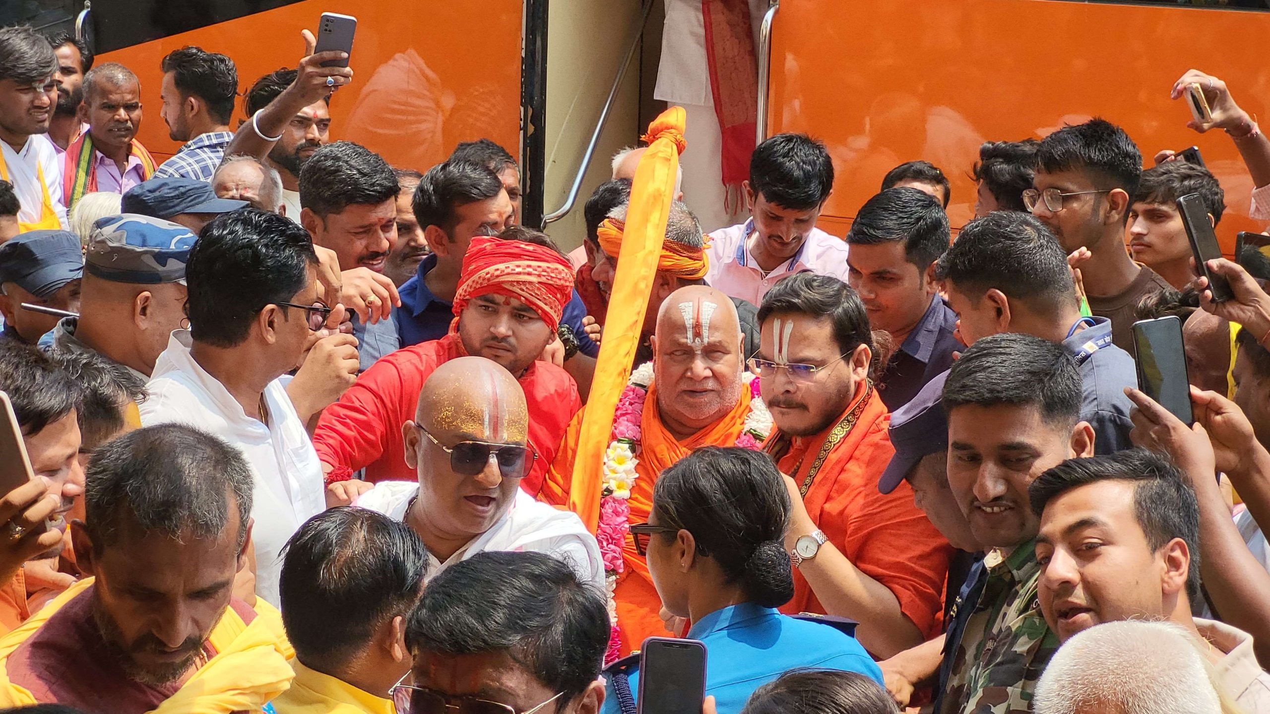 प्रसिद्ध धर्मगुरु स्वामी रामभद्राचार्य जनकपुरमा, हिन्दु धर्ममाथिको आक्रमण रोक्न आग्रह