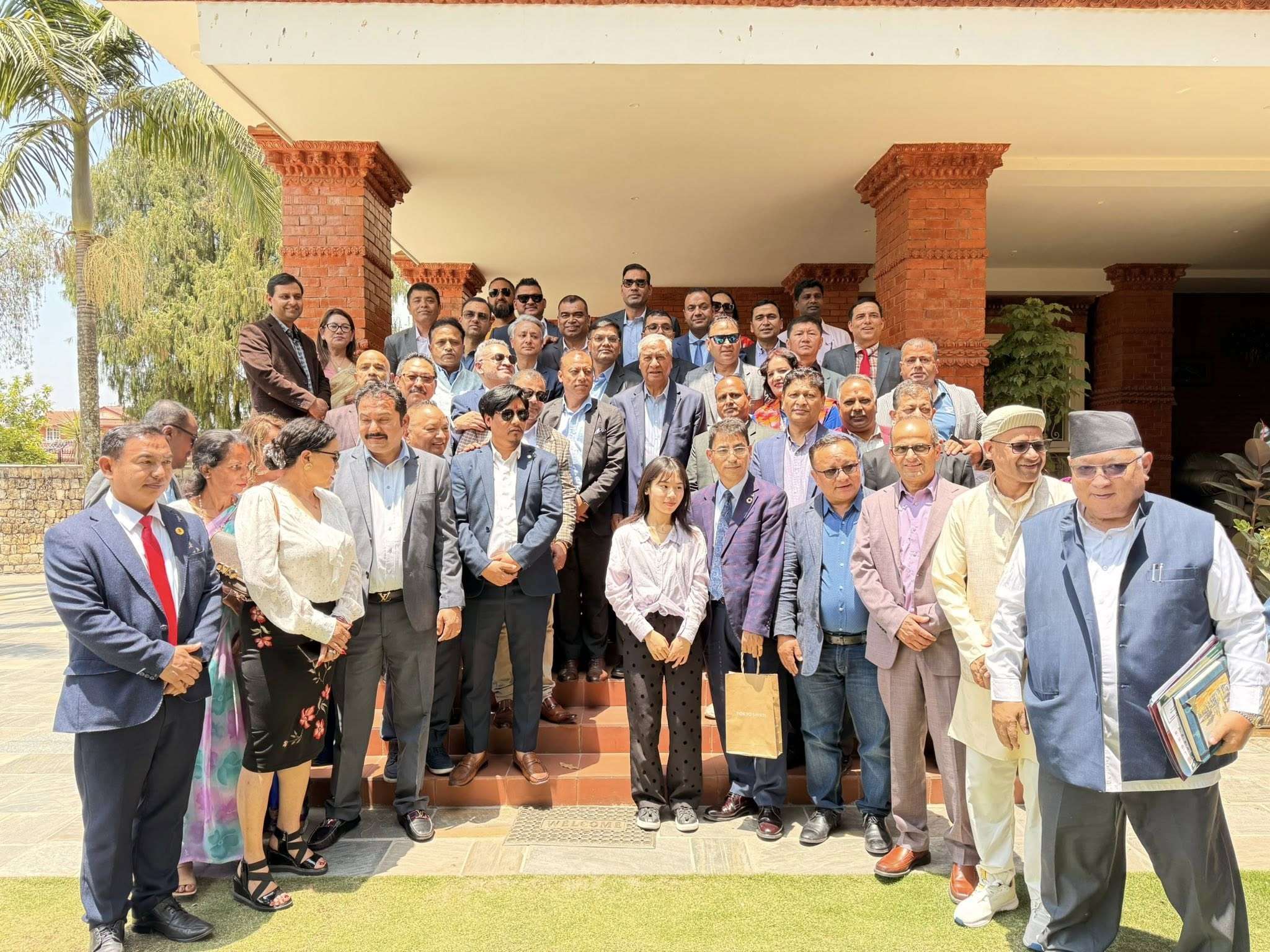 एनआरएनएको निर्वाचित समितिले भेट्यो राष्ट्रपति र सभापति देउवालाई