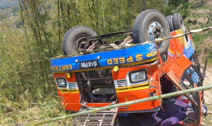 धरानबाट भोजपुर जाँदै गरेको बस दुर्घटना, एक जनाको मृत्यु