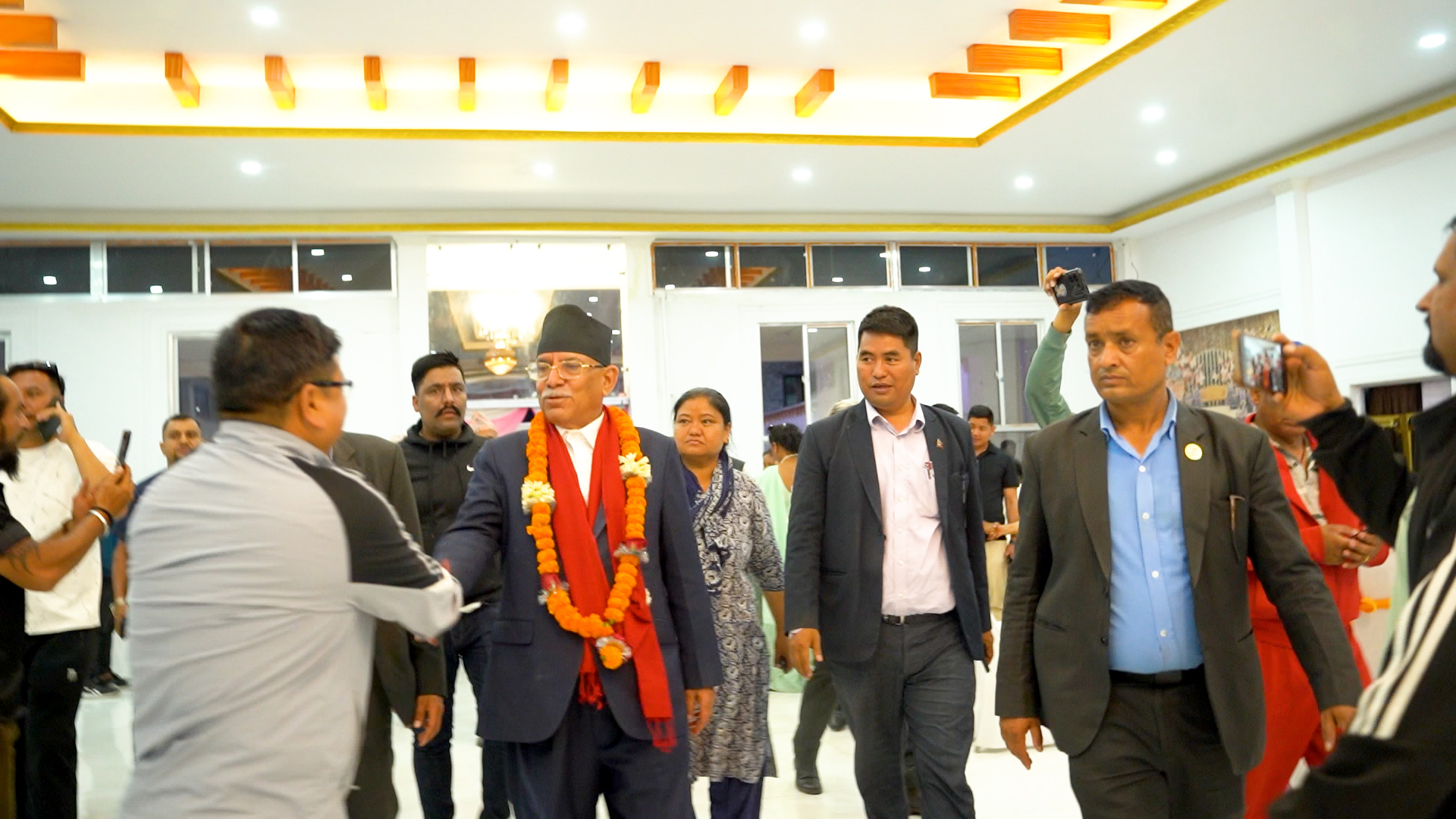 प्रधानमन्त्री ओलीलाई मानसिक अस्पतालमा जचाउन प्रचण्डको सल्लाह