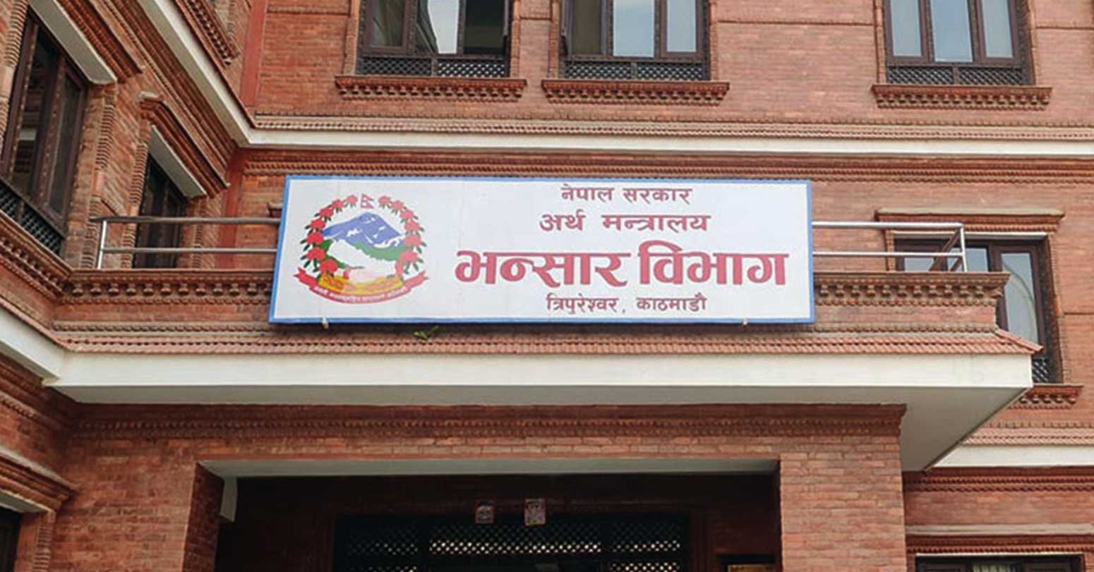१० महिनामा देशको व्यापार घाटा १२ खर्ब नाघ्यो
