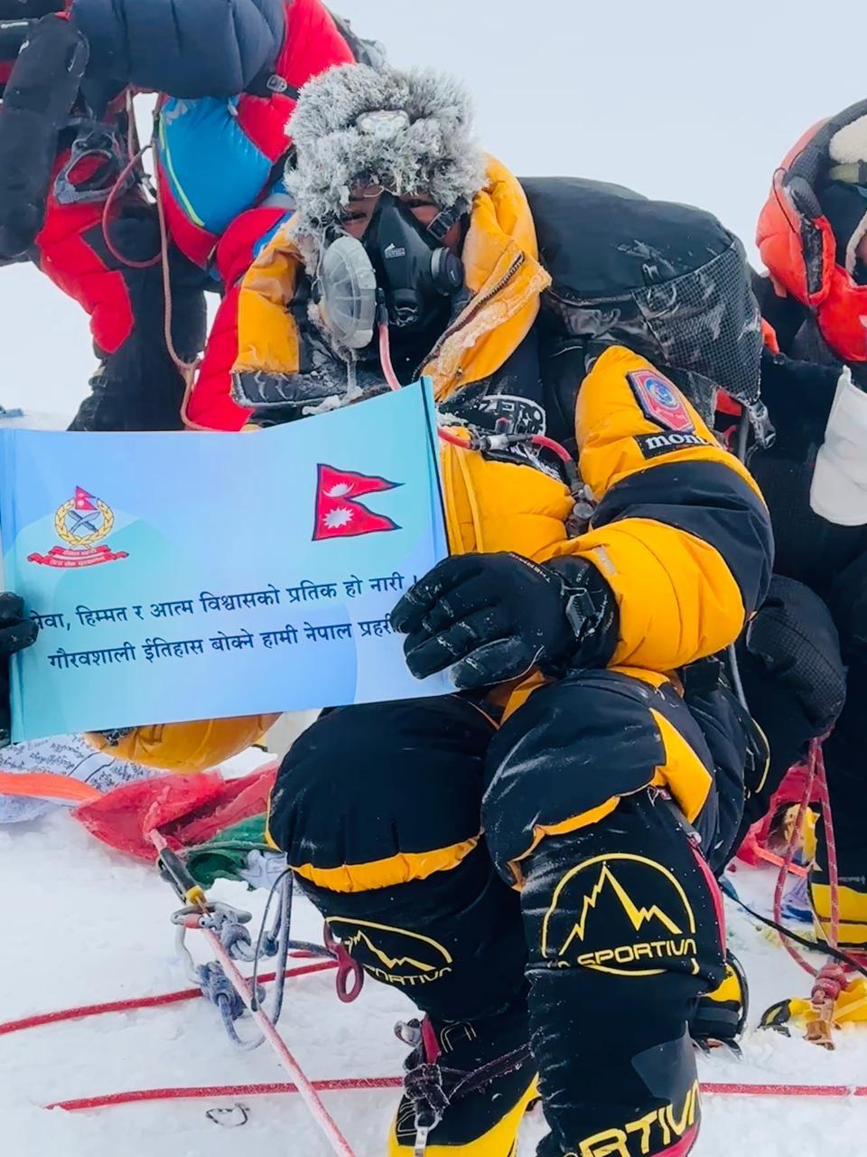 कराते खेलाडी शेर्पाले चुमिन सगरमाथाको शिखर