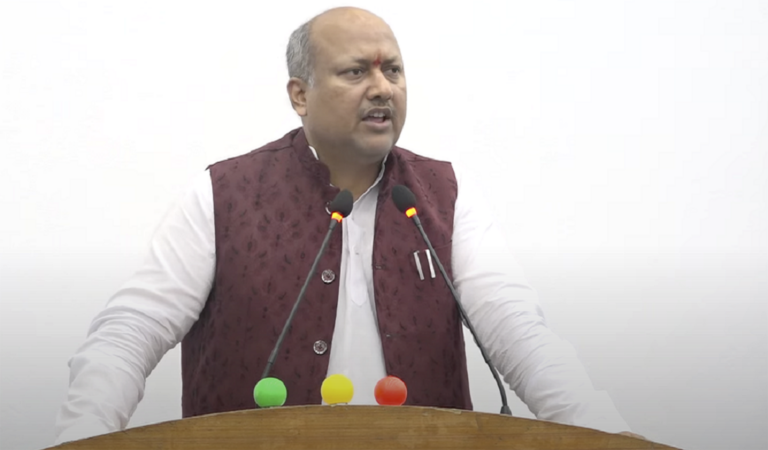 शिक्षकले राजनीति छाडेर पठनपाठनमा केन्द्रित हुनुपर्ने’