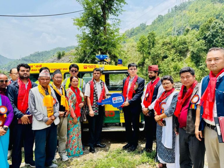 माथिल्लो त्रिशूली–१ आयोजनाबाट प्रभावितलाई एम्बुलेन्स उपहार