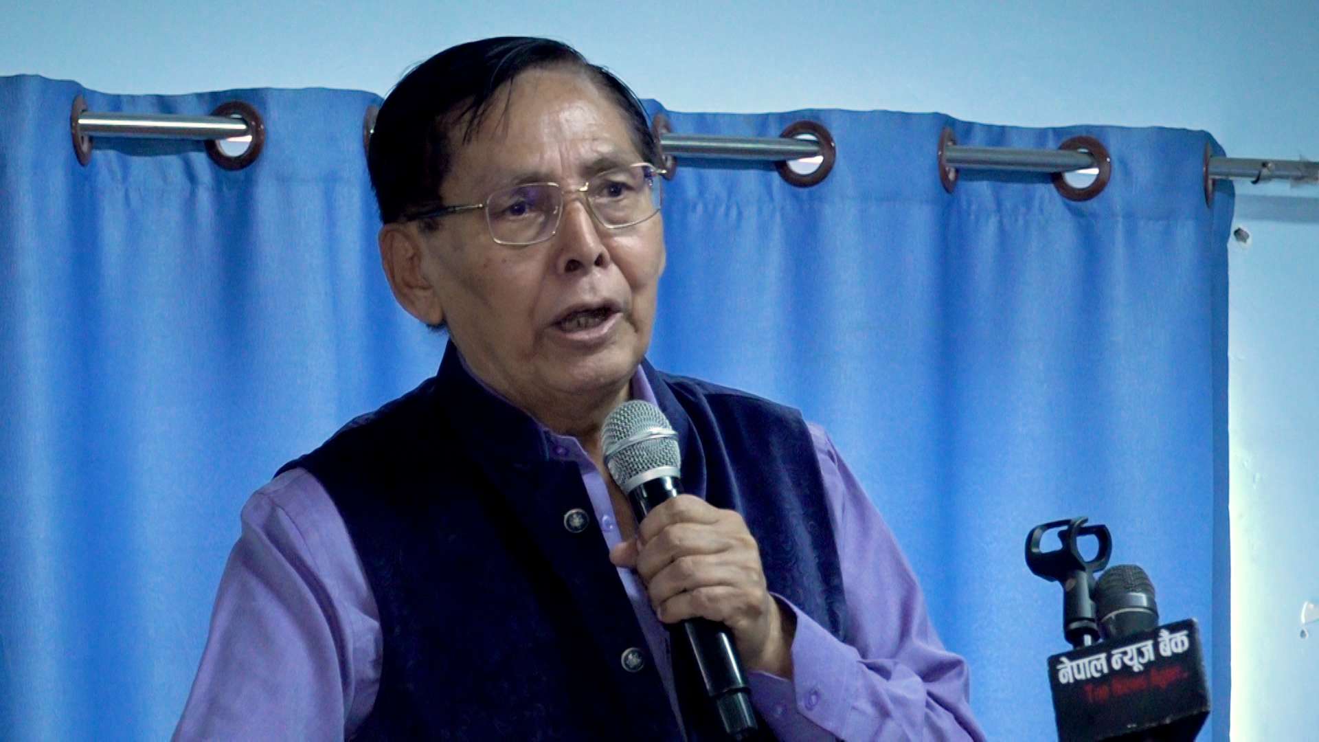 चिकित्सकहरुको कुरा नसुने २४ घण्टाभित्र स्वास्थ्य क्षेत्र बन्द गर्ने सरकारलाई अल्टिमेटम दिन्छौं : डा.ज्ञानेन्द्रमान सिंह कार्की