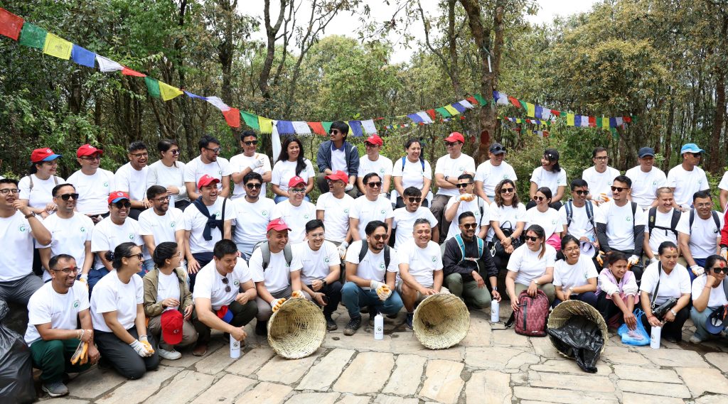 ग्लोबल आइएमई बैंकद्वारा हाइकिङ कार्यक्रम आयोजना