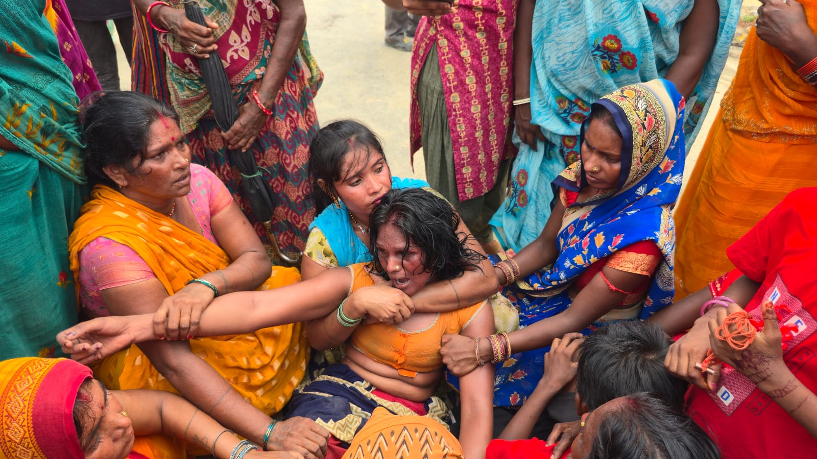 प्रादेशिक अस्पताल सिरहामा बालकको मृत्युपछि तनाव, अस्पताल अगाडि प्रदर्शन (भिडियो सहित)