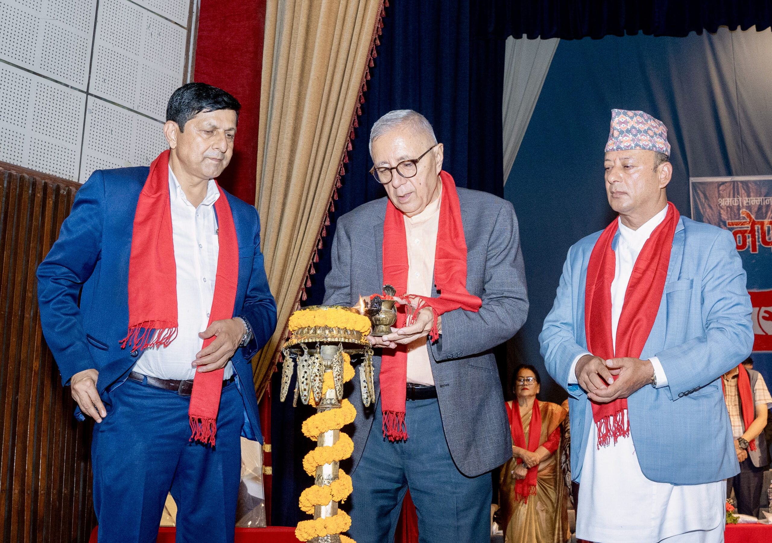 श्रमिकको न्यूनतम पारिश्रमिक कम्तीमा ४० हजार पुर्‍याउनुपर्ने