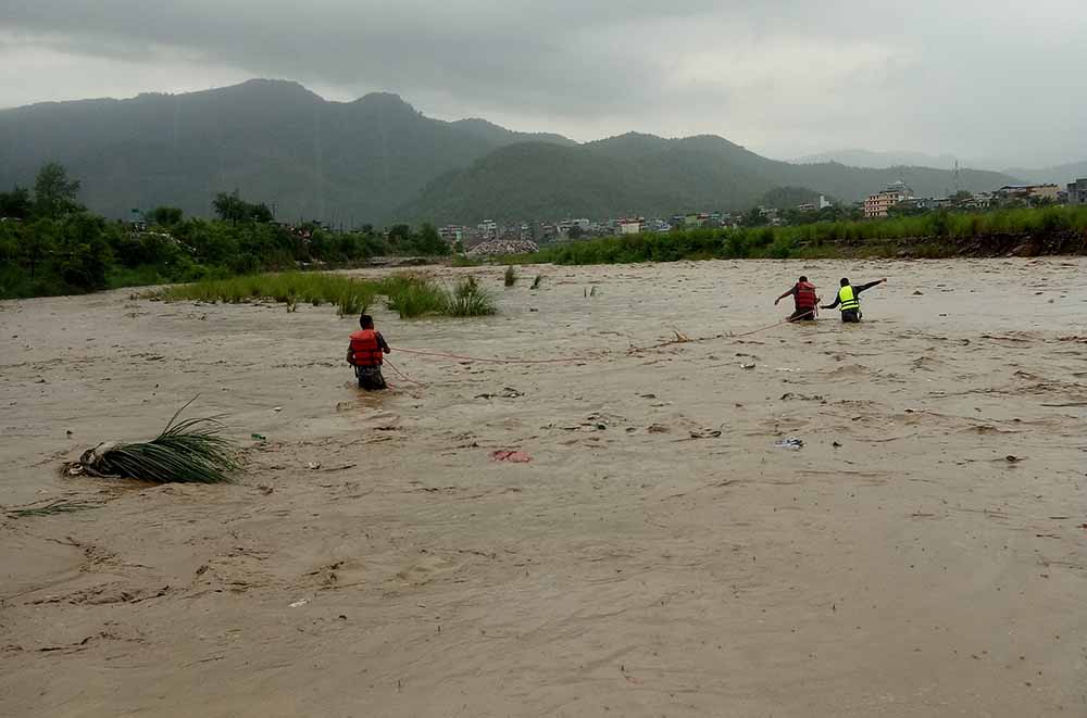 नदीमा फसेका छ जनाको उद्धार