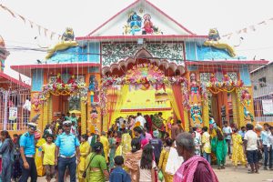 जलेश्वरनाथ महादेव मन्दिरमा दर्शन गर्नेहरुको भीड (तस्बिरहरु)