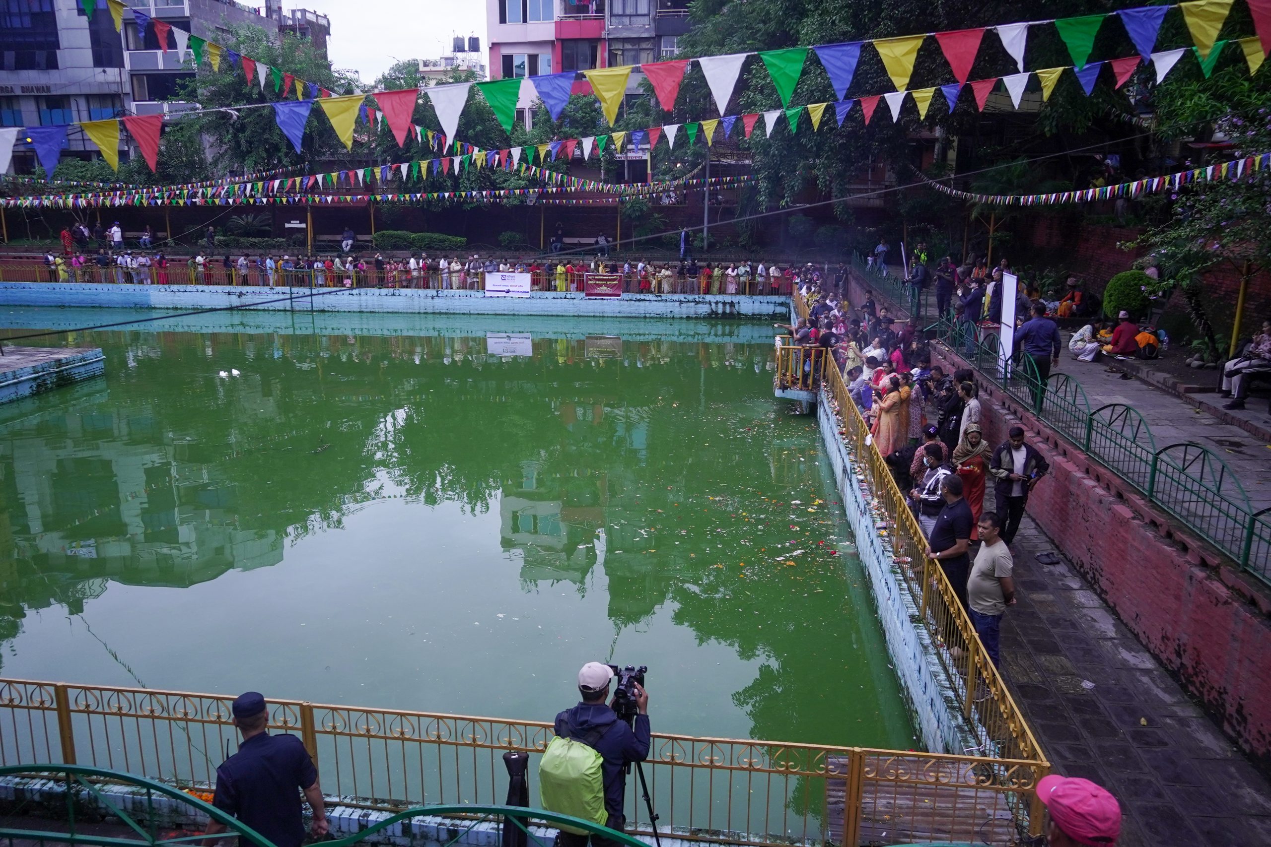 काठमाडौंको नागपोखरीमा यसरी मनाइयो नागपञ्चमी (फोटो)