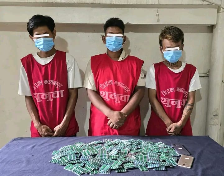 लागुऔषध ट्रामाडोलसहित तीन जना पक्राउ