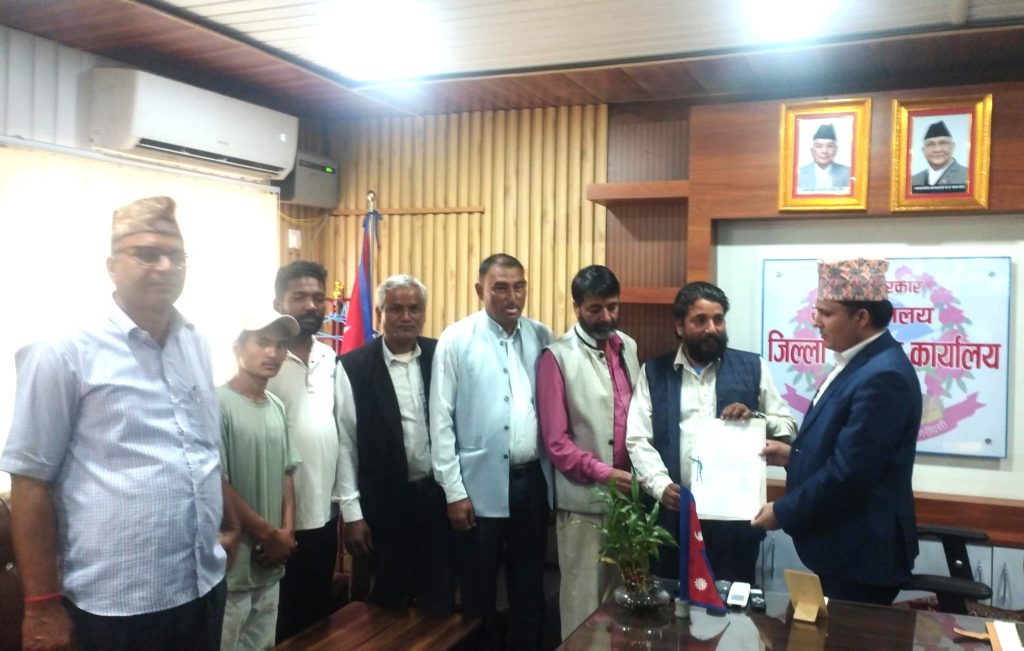 गोदावरीको जग्गा भोगाधिकार माग गर्दै नेकपा एसले बुझायो ज्ञापन पत्र