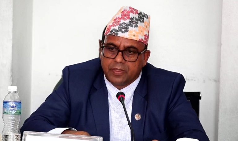 निजी क्षेत्रलाई रातो कार्पेट बिछ्याएर लगानी गर्ने वातावरण बनाउनुपर्छः मन्त्री पाण्डे निजी क्षेत्रलाई रातो कार्पेट बिछ्याएर लगानी गर्ने वातावरण बनाउनुपर्छः मन्त्री पाण्डे
