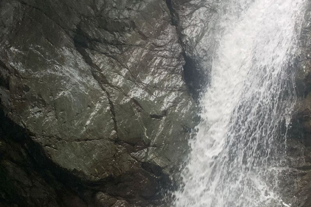 मोरङको काल्बुङ्ग झरना आन्तरिक पर्यटकको रोजाइमा