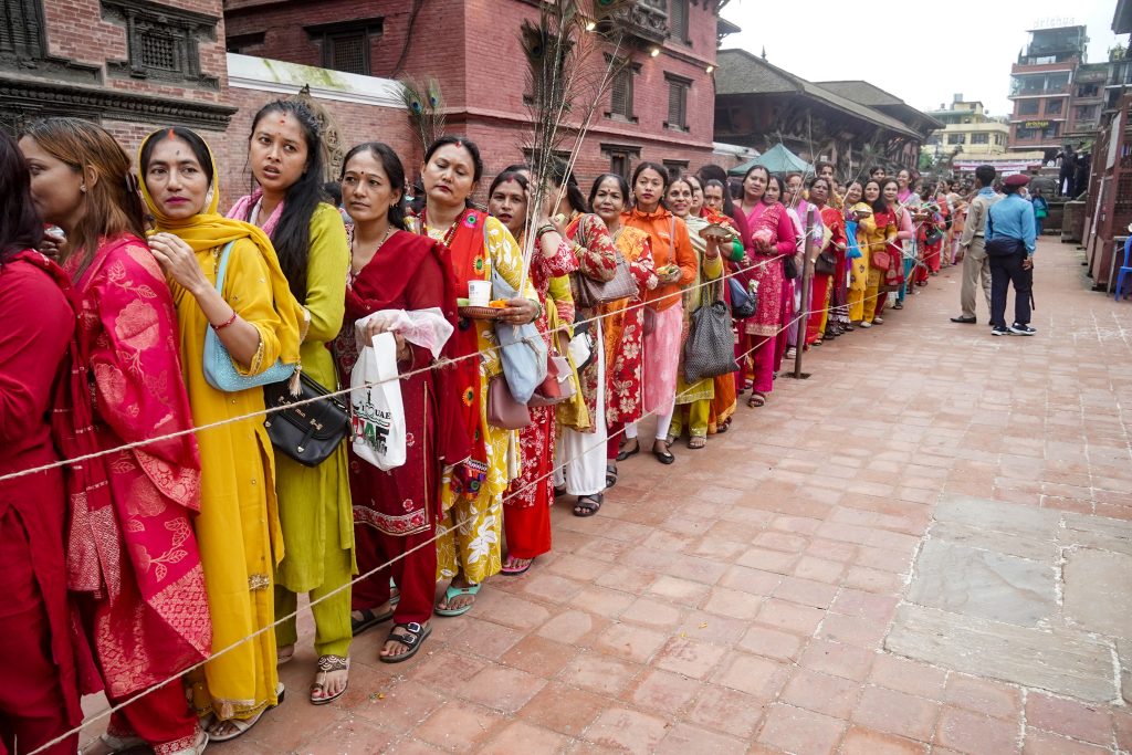 कृष्ण जन्माष्टमीको अवसरमा पाटनस्थित कृष्ण मन्दिरमा झक्तजनहरुको भिड