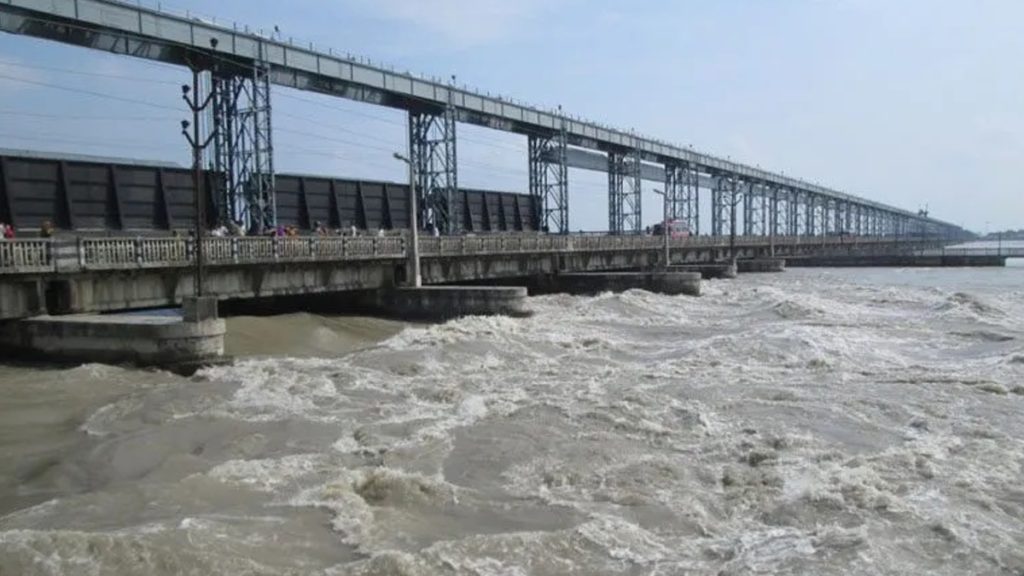 सप्तकोशीमा पानीको बहाव बढेपछि उदयपुरको बेलका उच्च जोखिममा