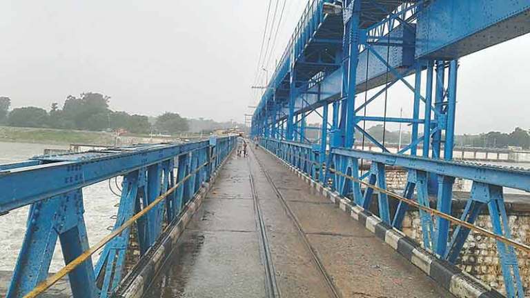 शारदा ब्यारेजमा चारपाङ्ग्रे सवारी सञ्चालनमा रोक