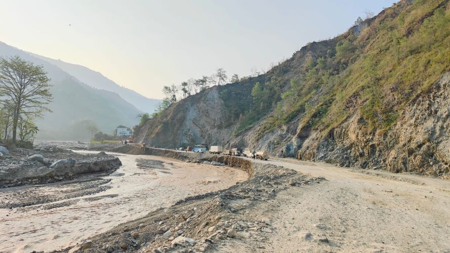 बिपी राजमार्ग : थप १५ दिन राति सवारी सञ्चालनमा रोक