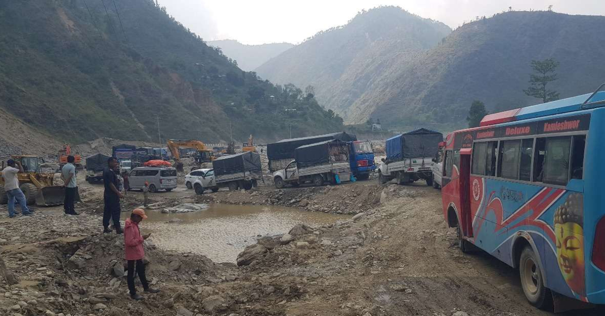 वर्षाका कारण अवरुद्ध बिपी राजमार्ग अझै खुलेन