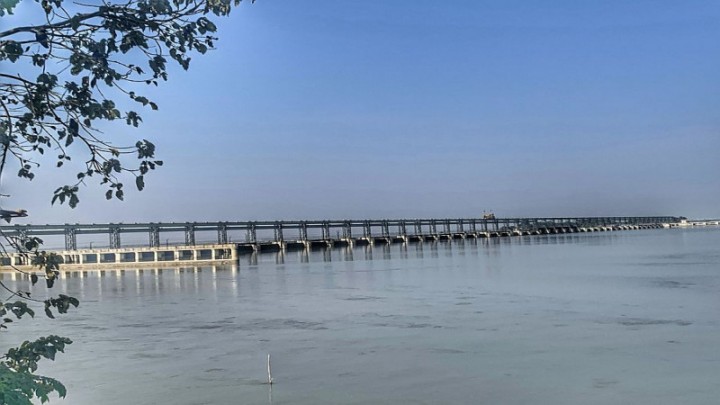 सप्तकोशीमा पानीको बहाव बढ्दो, २८ ढोका खोलियो