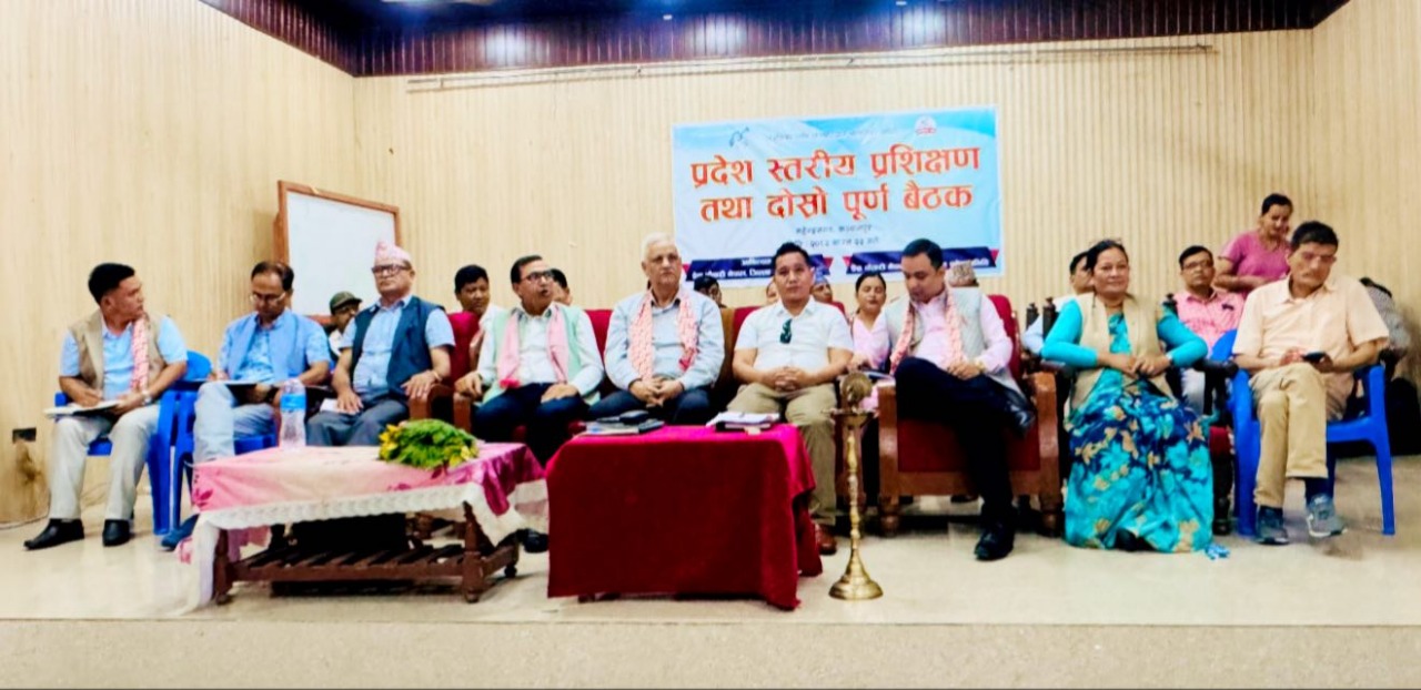 ओलीलाई समर्थन गर्नु अहिलेको वस्तुस्थिति हो, व्यक्तिपूजा होइन्ः भट्ट