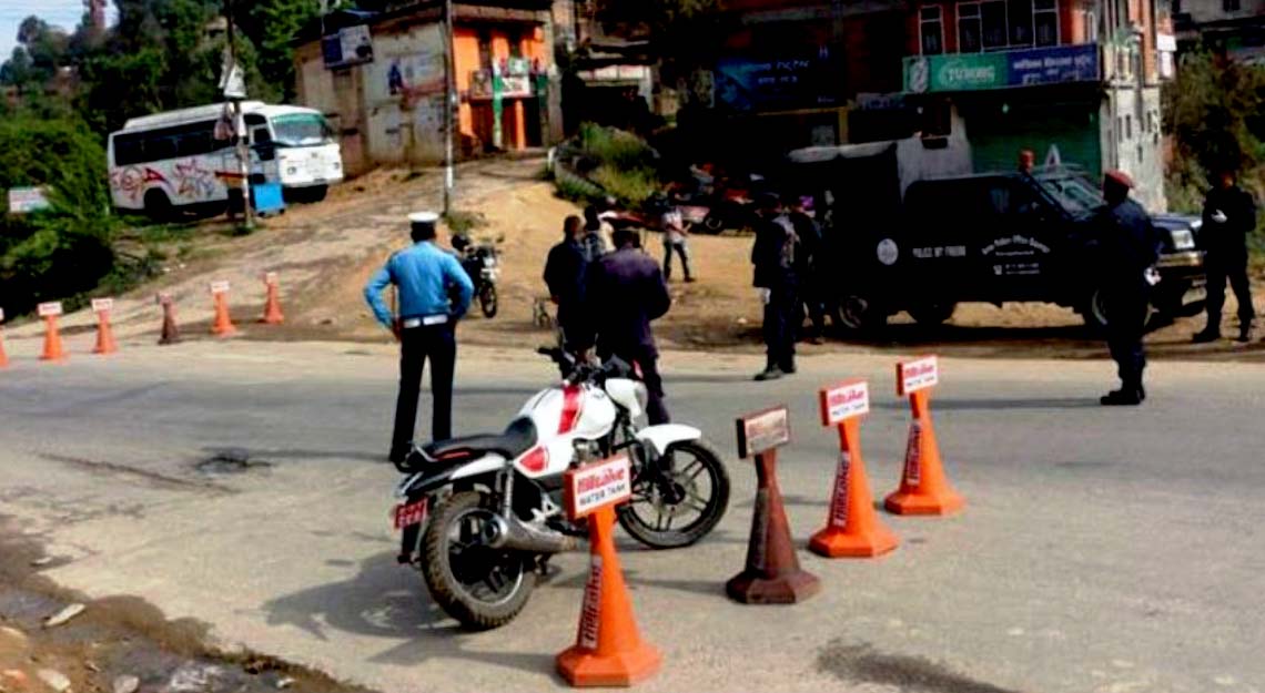पूर्वीनाका साँगाबाट यातायातका साधनलाई उपत्यका प्रवेशमा रोक