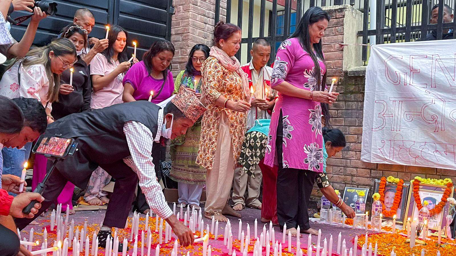 जेनजी आन्दोलनमा ज्यान गुमाएका सहिदहरुको सम्झनामा दिप प्रज्वलन (फोटो फिचर)