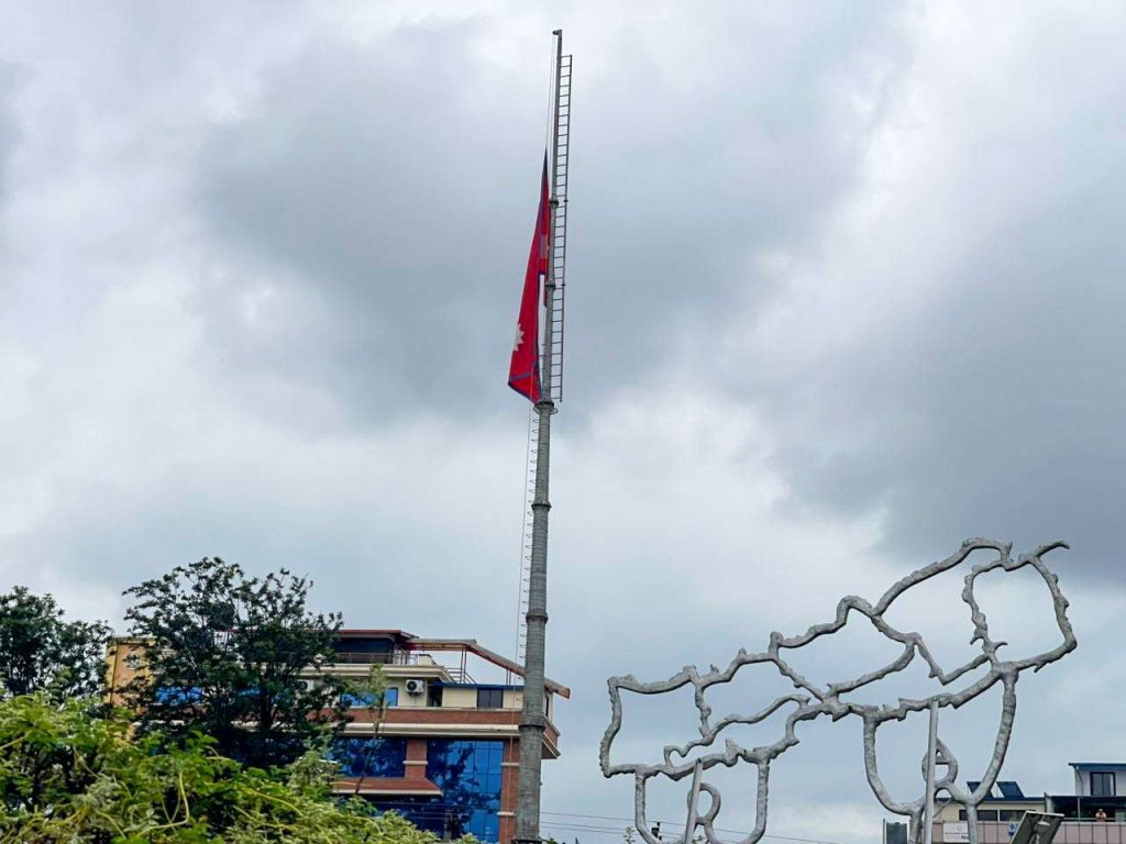 जेनजी आन्दोलनमा ज्यान गुमाएकाहरुको सम्मानमा माइतीघरमा राष्ट्रिय झण्डा आधा झुकाइयो